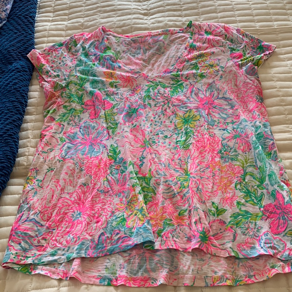 Xl lily v neck t shirt